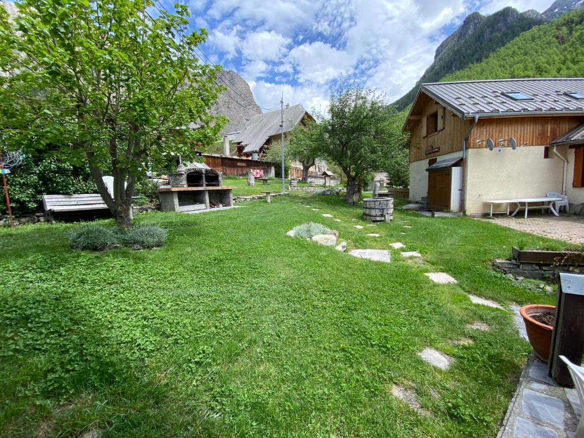 L Alpin Bel Appartement Avec Terrasse Dans Vieille Ferme De Montagne Renovee Les Orres Exterior foto